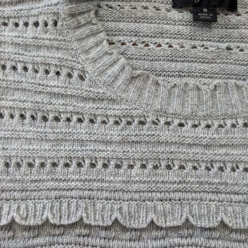 Cute Ruffled  Sweater - Picture 3 of 4
